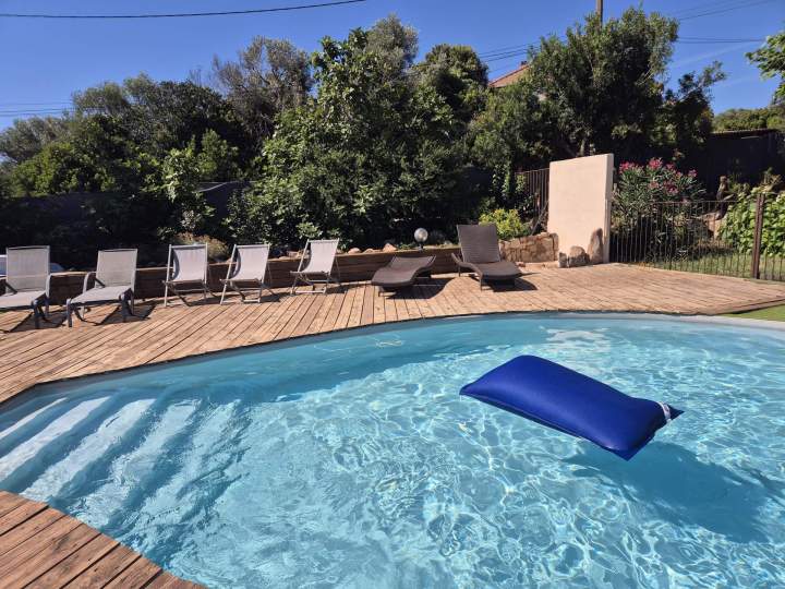 Location de chambres d'hôtes et mise à disposition de piscine Sotta